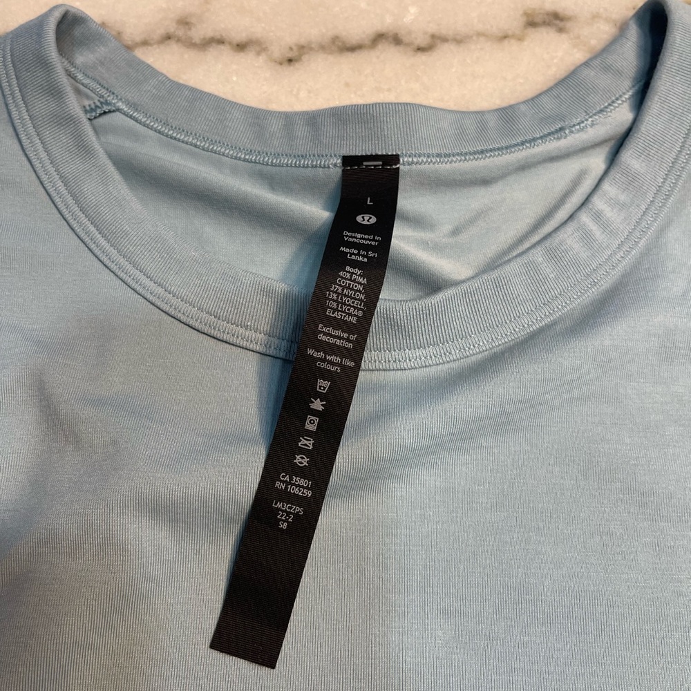 Men’s LuluLemon Shirt - Picture 2 of 2